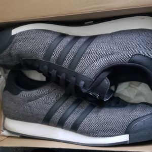 Men sneakers, gently worn